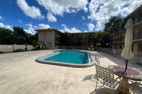 Copropriété à louer à Miami Springs, Floride: 2 chambres, 57.97 m2 № 1976653 - photo 7