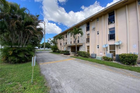 Copropriété à louer à Miami Springs, Floride: 2 chambres, 57.97 m2 № 1976653 - photo 8
