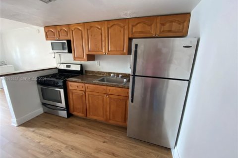 Copropriété à louer à Miami Springs, Floride: 2 chambres, 57.97 m2 № 1976653 - photo 1