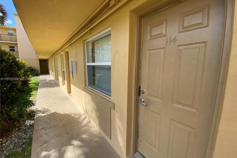 Copropriété à louer à Miami Springs, Floride: 2 chambres, 57.97 m2 № 1976653 - photo 2