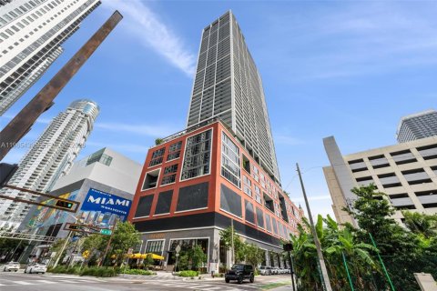 Estudio en el Condominio en Miami, Florida  № 2031770