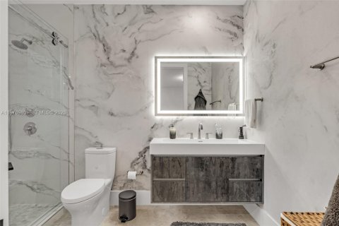 House in Pinecrest, Florida 7 bedrooms, 652.92 sq.m. № 2066813 - photo 28