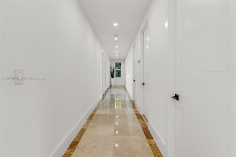 House in Pinecrest, Florida 7 bedrooms, 652.92 sq.m. № 2066813 - photo 23