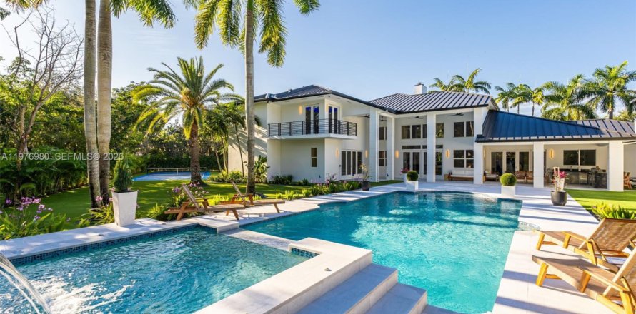 House in Pinecrest, Florida 7 bedrooms, 652.92 sq.m. № 2066813