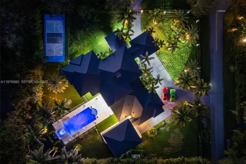 House in Pinecrest, Florida 7 bedrooms, 652.92 sq.m. № 2066813 - photo 5