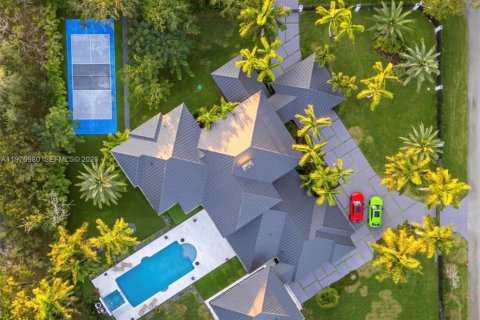 House in Pinecrest, Florida 7 bedrooms, 652.92 sq.m. № 2066813 - photo 3