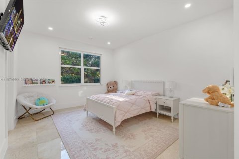 House in Pinecrest, Florida 7 bedrooms, 652.92 sq.m. № 2066813 - photo 25