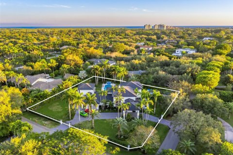 House in Pinecrest, Florida 7 bedrooms, 652.92 sq.m. № 2066813 - photo 2