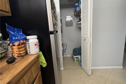 Condo in Greenacres, Florida, 1 bedroom  № 2050963 - photo 8