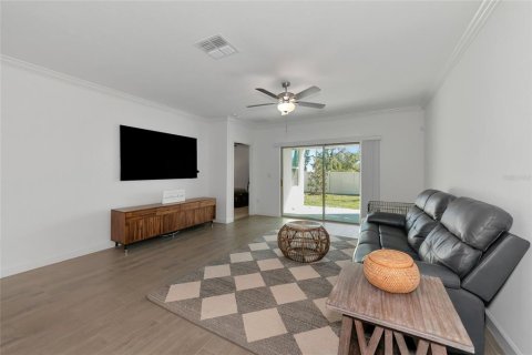 House in Wimauma, Florida 2 bedrooms, 130.62 sq.m. № 1717542 - photo 5