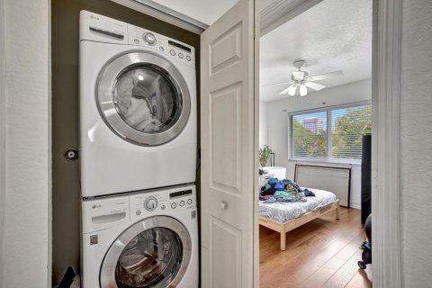 Townhouse in Fort Lauderdale, Florida 3 bedrooms, 136.94 sq.m. № 1180215 - photo 1