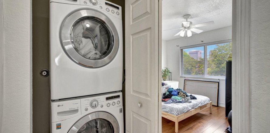 Townhouse in Fort Lauderdale, Florida 3 bedrooms, 136.94 sq.m. № 1180215