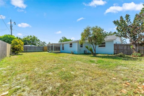 House in Indialantic, Florida 2 bedrooms, 104.61 sq.m. № 1803530 - photo 19