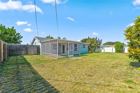House in Indialantic, Florida 2 bedrooms, 104.61 sq.m. № 1803530 - photo 18