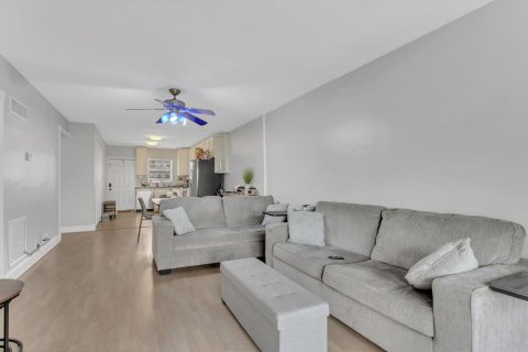 Купить кондоминиум в Помпано-Бич, Флорида 3 комнаты, 82.5м2, № 2147139 - фото 18