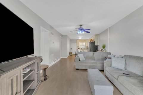 Купить кондоминиум в Помпано-Бич, Флорида 3 комнаты, 82.5м2, № 2147139 - фото 17