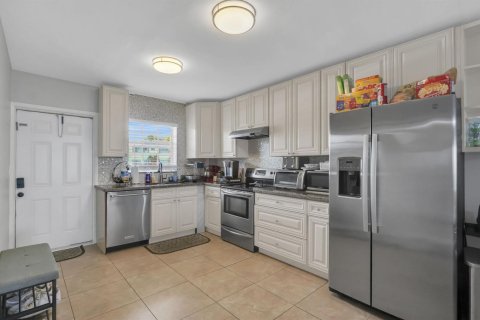 Купить кондоминиум в Помпано-Бич, Флорида 3 комнаты, 82.5м2, № 2147139 - фото 8