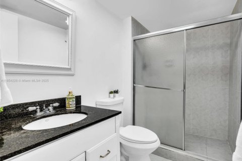 Condo in Sunny Isles Beach, Florida, 2 bedrooms  № 1872003 - photo 13