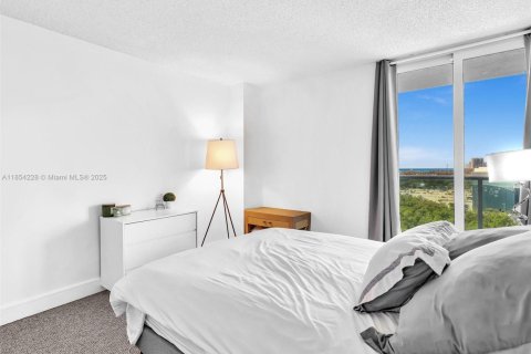 Condo in Sunny Isles Beach, Florida, 2 bedrooms  № 1872003 - photo 12