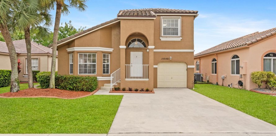 Villa ou maison à Pembroke Pines, Floride 3 chambres, 165.18 m2 № 2088216