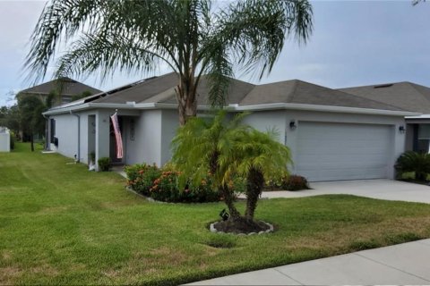 House in Haines City, Florida 3 bedrooms, 124.12 sq.m. № 2122741