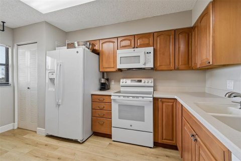 Снять в аренду кондоминиум в Клируотер, Флорида 4 комнаты, 89.19м2, № 2114862 - фото 9