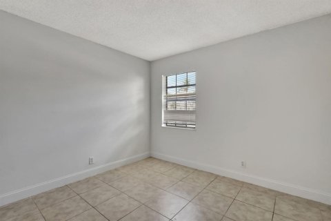 Copropriété à louer à Boca Raton, Floride: 2 chambres, 89.74 m2 № 2426783 - photo 10