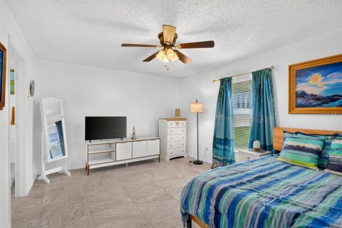House in Edgewater, Florida 3 bedrooms, 150.59 sq.m. № 2408210 - photo 24