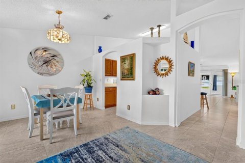 House in Edgewater, Florida 3 bedrooms, 150.59 sq.m. № 2408210 - photo 8