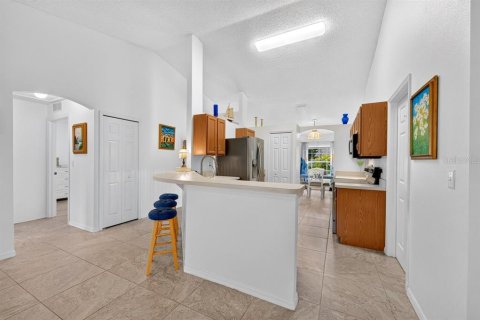 House in Edgewater, Florida 3 bedrooms, 150.59 sq.m. № 2408210 - photo 13