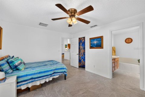 House in Edgewater, Florida 3 bedrooms, 150.59 sq.m. № 2408210 - photo 25