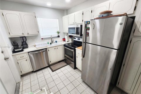 Apartamento en alquiler en Hallandale Beach, Florida, 2 dormitorios, 92.9 m2 № 2012322 - foto 11