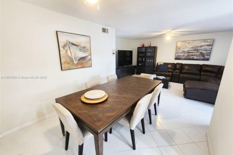 Apartamento en alquiler en Hallandale Beach, Florida, 2 dormitorios, 92.9 m2 № 2012322 - foto 6