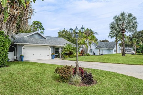 House in Vero Beach, Florida 3 bedrooms, 157.66 sq.m. № 2406553