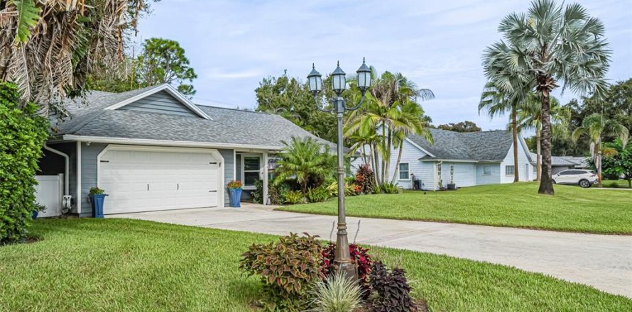 House in Vero Beach, Florida 3 bedrooms, 157.66 sq.m. № 2406553