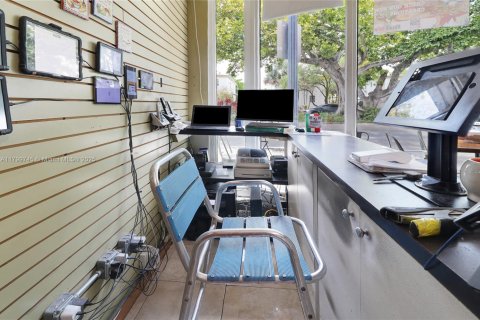 Купить коммерческую недвижимость в Майами, Флорида № 2035425 - фото 14