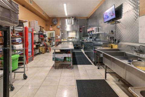 Купить коммерческую недвижимость в Майами, Флорида № 2035425 - фото 25