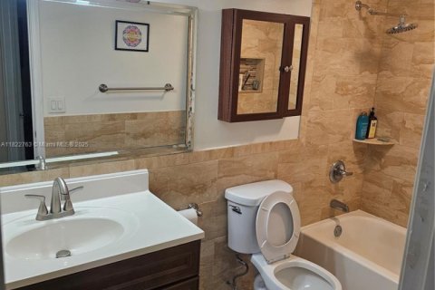 Condo in Lauderhill, Florida, 2 bedrooms  № 1786903 - photo 5