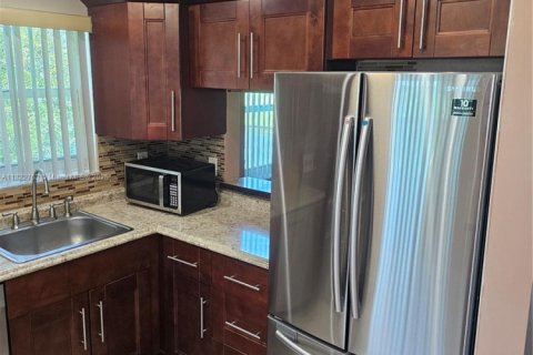 Condo in Lauderhill, Florida, 2 bedrooms  № 1786903 - photo 8