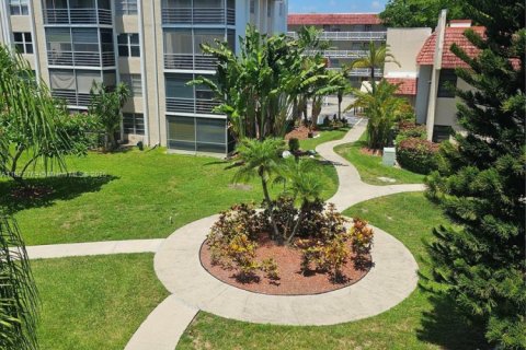 Condo in Lauderhill, Florida, 2 bedrooms  № 1786903 - photo 9