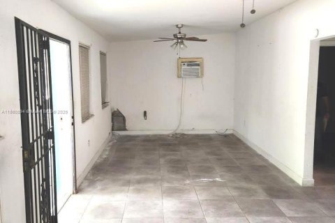 House in Florida City, Florida 3 bedrooms, 79.71 sq.m. № 1886565 - photo 5