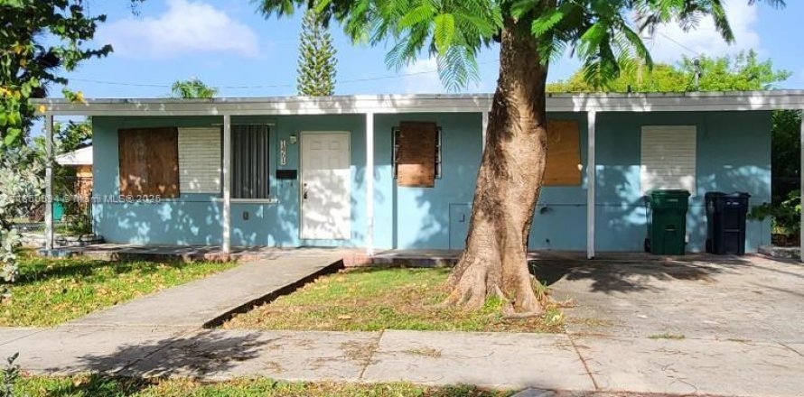 House in Florida City, Florida 3 bedrooms, 79.71 sq.m. № 1886565