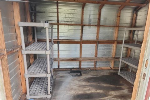 House in Florida City, Florida 3 bedrooms, 79.71 sq.m. № 1886565 - photo 14