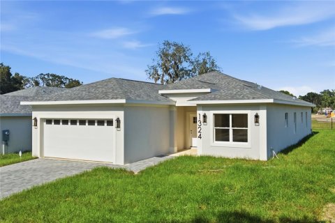 House in Leesburg, Florida 4 bedrooms, 188.22 sq.m. № 2278047