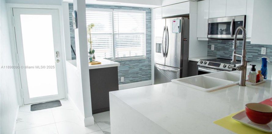 Condo in Coconut Creek, Florida, 2 bedrooms  № 1949863