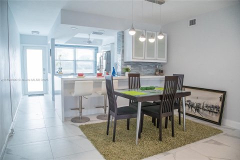 Condo in Coconut Creek, Florida, 2 bedrooms  № 1949863 - photo 17