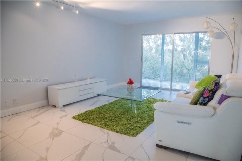 Condo in Coconut Creek, Florida, 2 bedrooms  № 1949863 - photo 22