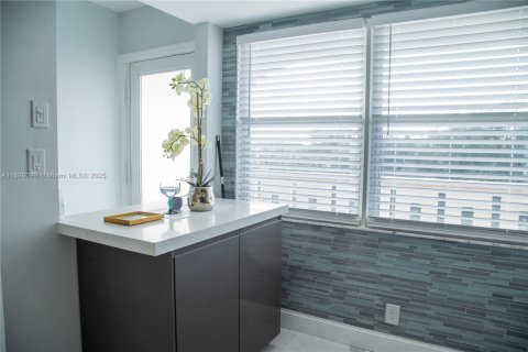 Condo in Coconut Creek, Florida, 2 bedrooms  № 1949863 - photo 13