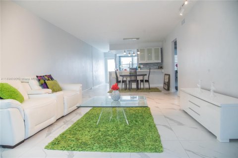 Condo in Coconut Creek, Florida, 2 bedrooms  № 1949863 - photo 24