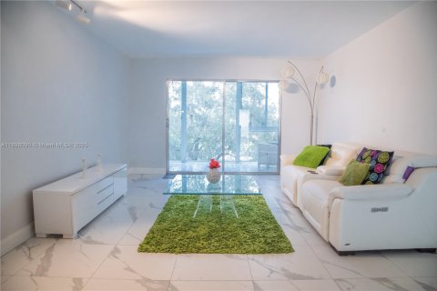 Condo in Coconut Creek, Florida, 2 bedrooms  № 1949863 - photo 21